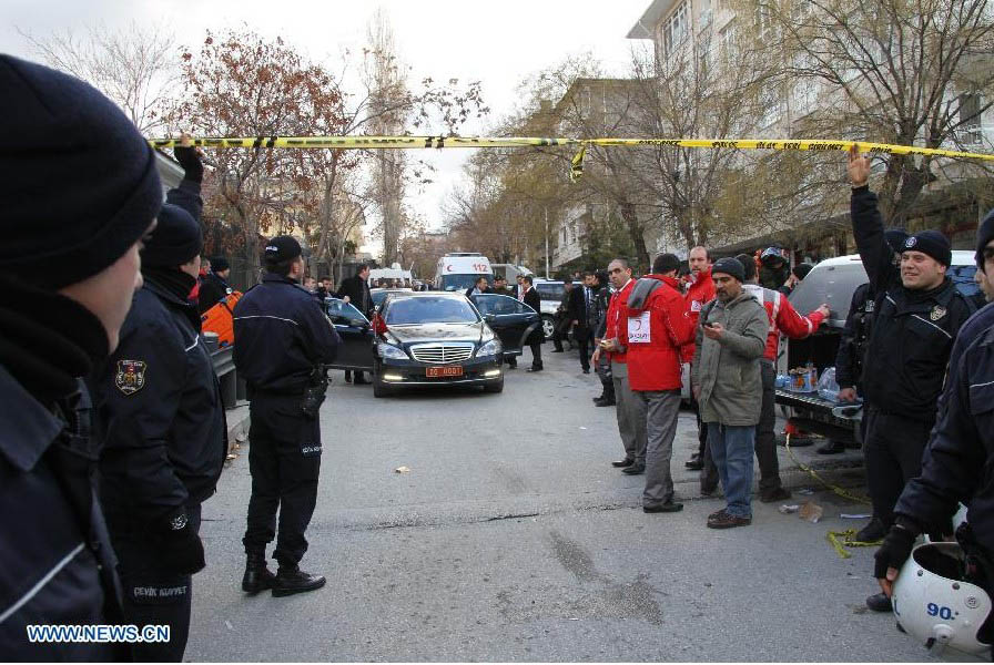 Explosión en embajada de EEUU en Turquía deja 2 muertos y 3 heridos