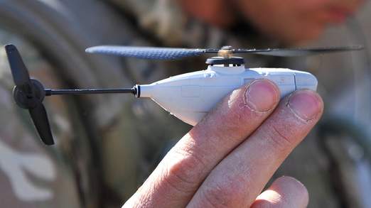 Ejército británico utiliza helicópteros diminutos