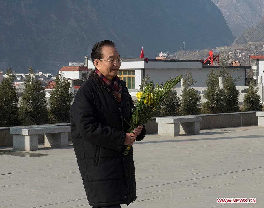 Premier chino pasa víspera de Año Nuevo Lunar con sobrevivientes de desastre 