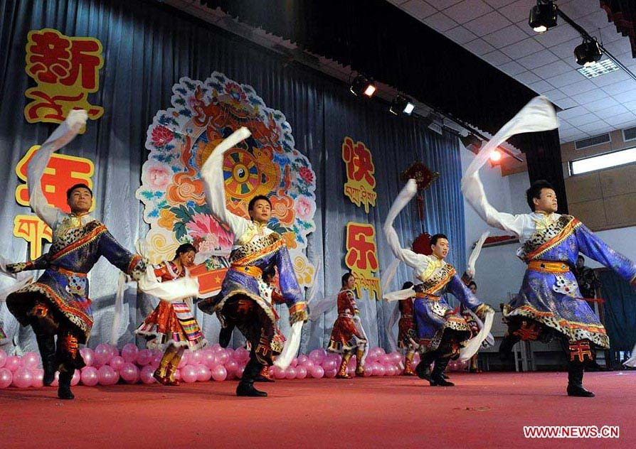 Los tibetanos celebran el "Año de la Serpiente de Agua"