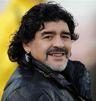 Maradona se queja de que el fútbol argentino lo "abandonó"