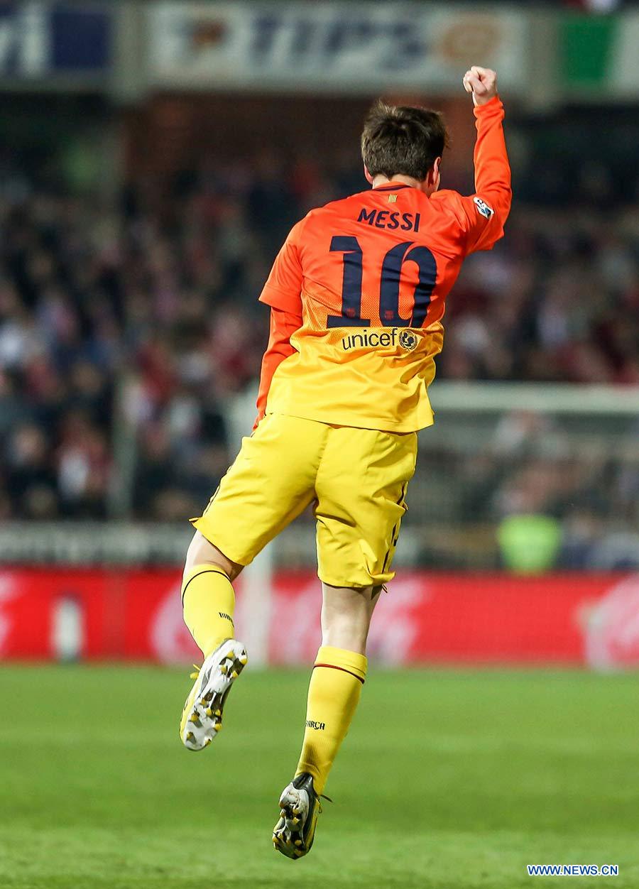 Fútbol: Barcelona vence 2-1 a Granada con un par de goles de Messi (2)