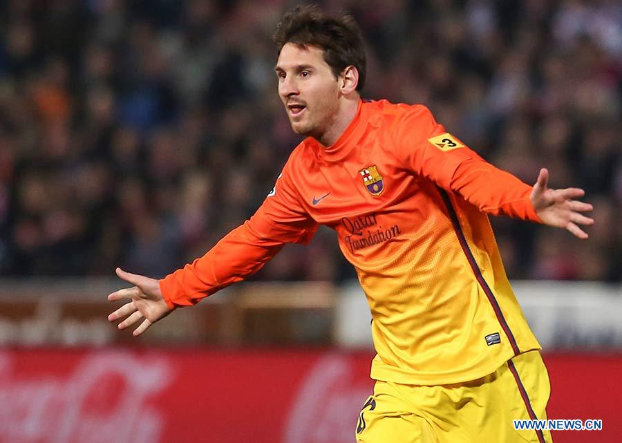 Fútbol: Barcelona vence 2-1 a Granada con un par de goles de Messi (3)