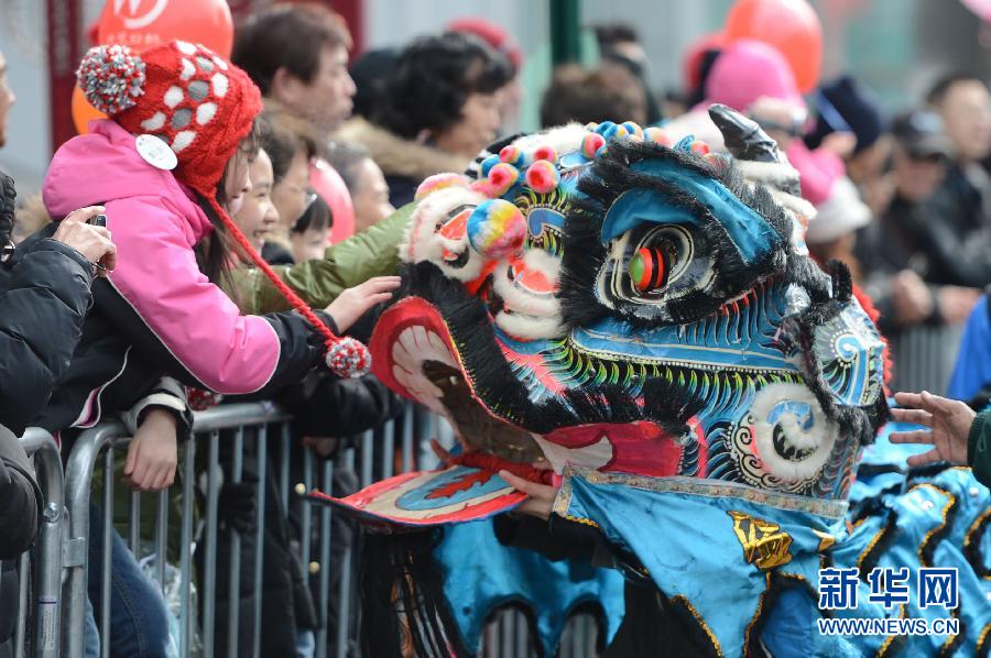 Barrio chino de Nueva York festeja a Año Nuevo con desfile 6