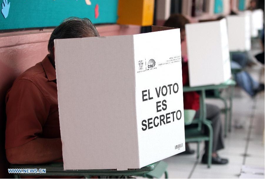 Sondeo da como ganador a Correa con 58,8% de votos en presidencial de Ecuador