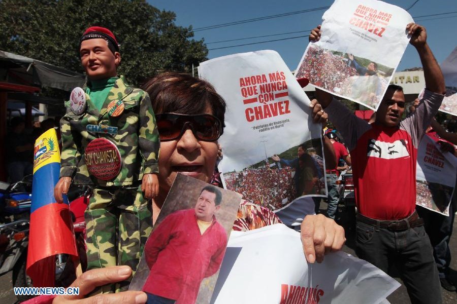 Chávez vuelve a Venezuela tras tratamiento de cáncer en Cuba