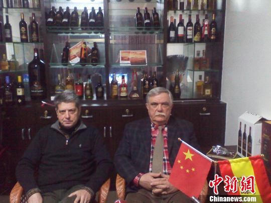 Españoles celebran Año Nuevo junto amigos chinos en Qingtian