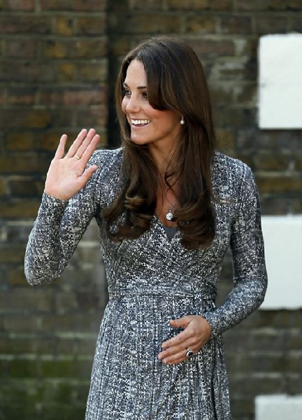 Duquesa de Cambridge ya luce su embarazo
