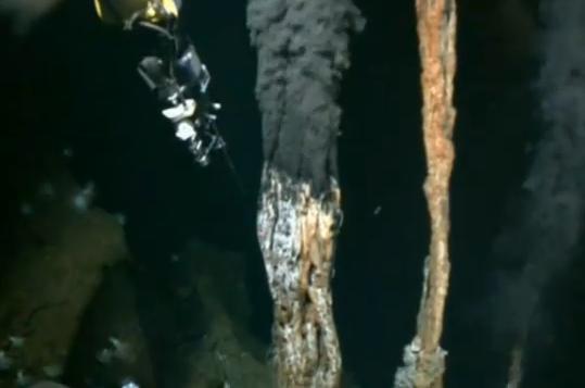 Descubren la chimenea volcánica submarina más profunda del mundo