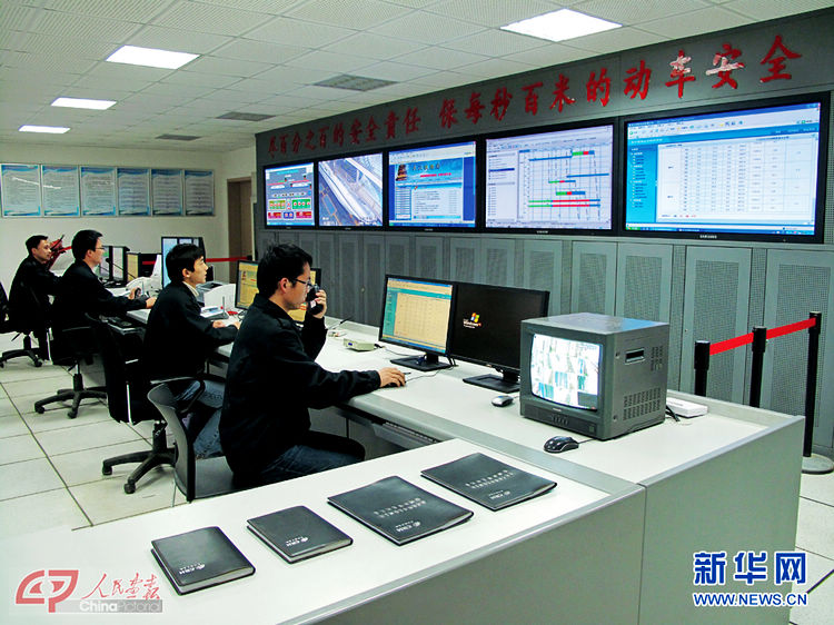 Sala de control del tráfico de la línea del ferrocarril de alta velocidad entre Pekín y Guangzhou. (Foto: Zhang Weidong)