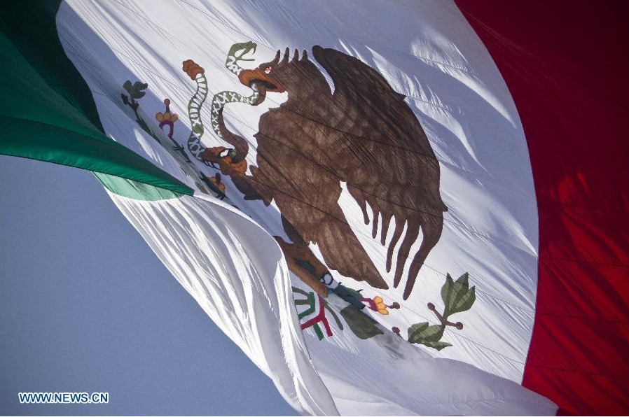 Bandera de México simboliza identidad e independencia, afirma Peña