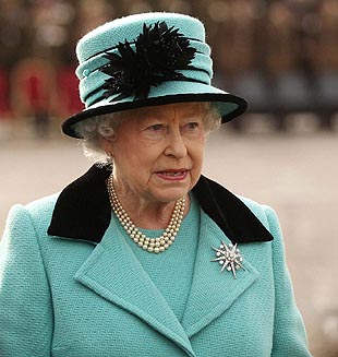 Hospitalizan a reina británica por síntomas de gastroenteritis