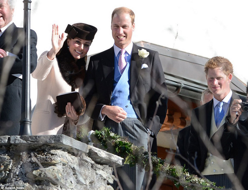 Duquesa Catalina de Cambridge asiste a la boda de unos amigos luciendo su embarazo 2