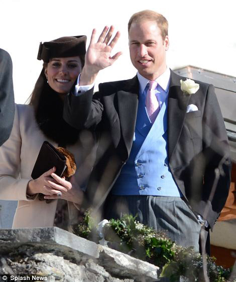 Duquesa Catalina de Cambridge asiste a la boda de unos amigos luciendo su embarazo 4