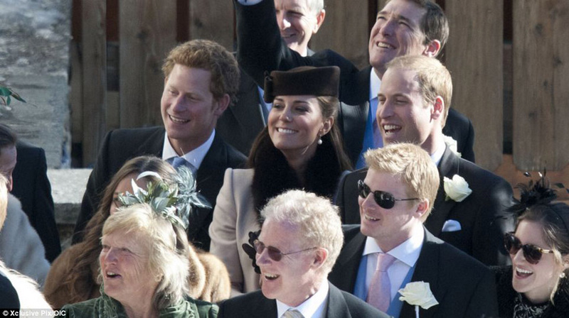 Duquesa Catalina de Cambridge asiste a la boda de unos amigos luciendo su embarazo 9