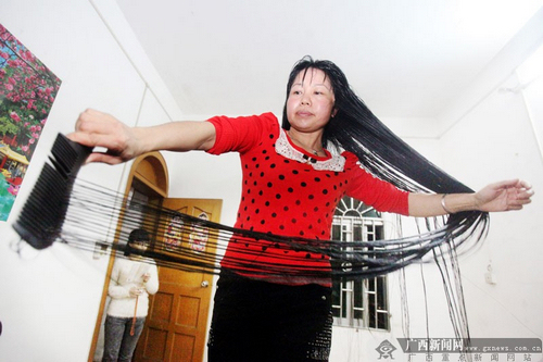 La china con el cabello más largo que su cuerpo