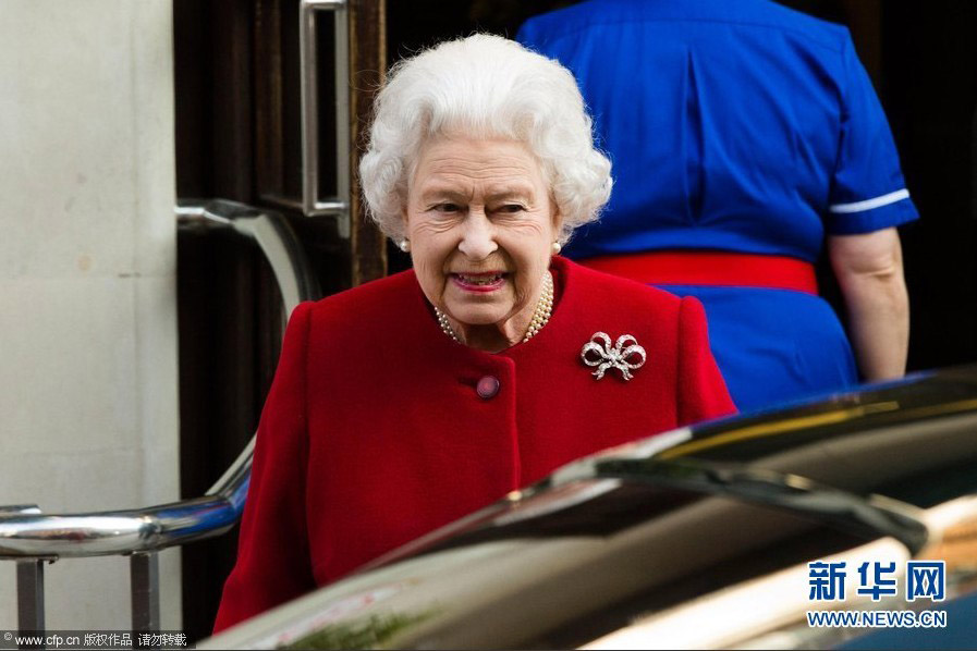 Reina británica sale del hospital