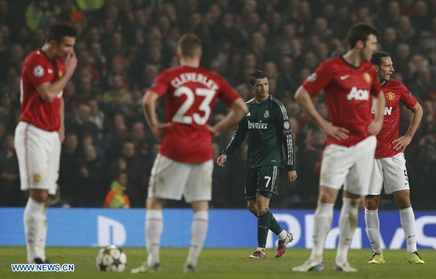 Fútbol: Real Madrid vence 2-1 a Manchester United en Champions