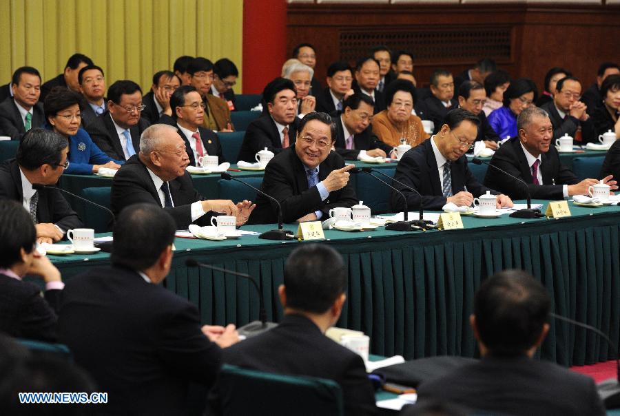 Líderes, legisladores y asesores chinos analizan informe sobre labor del gobierno (3)