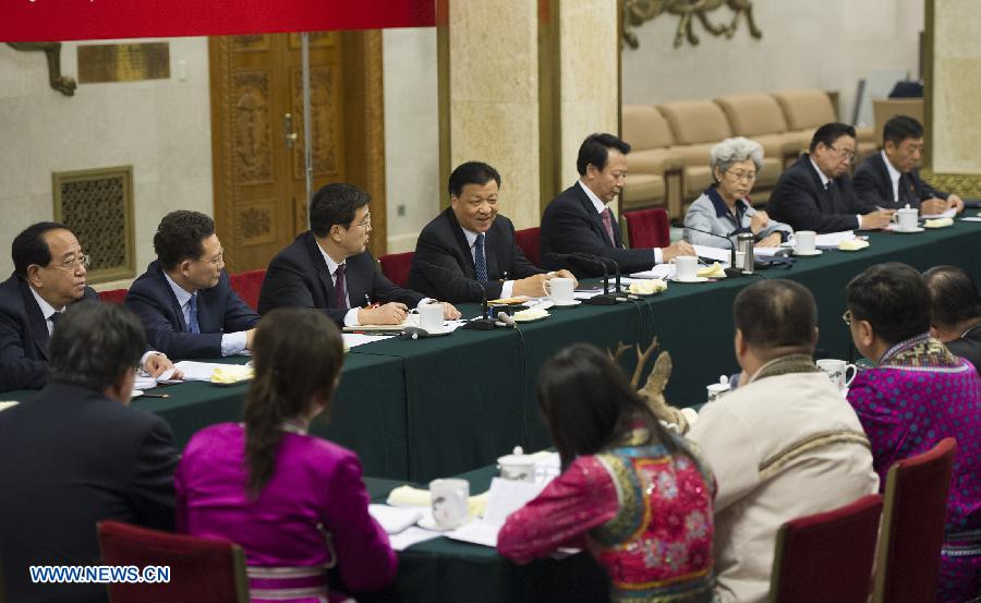Líderes, legisladores y asesores chinos analizan informe sobre labor del gobierno (4)