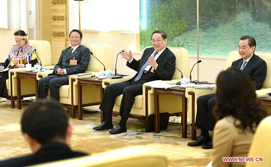 Líderes y legisladores chinos discuten informe sobre labor del gobierno (3)