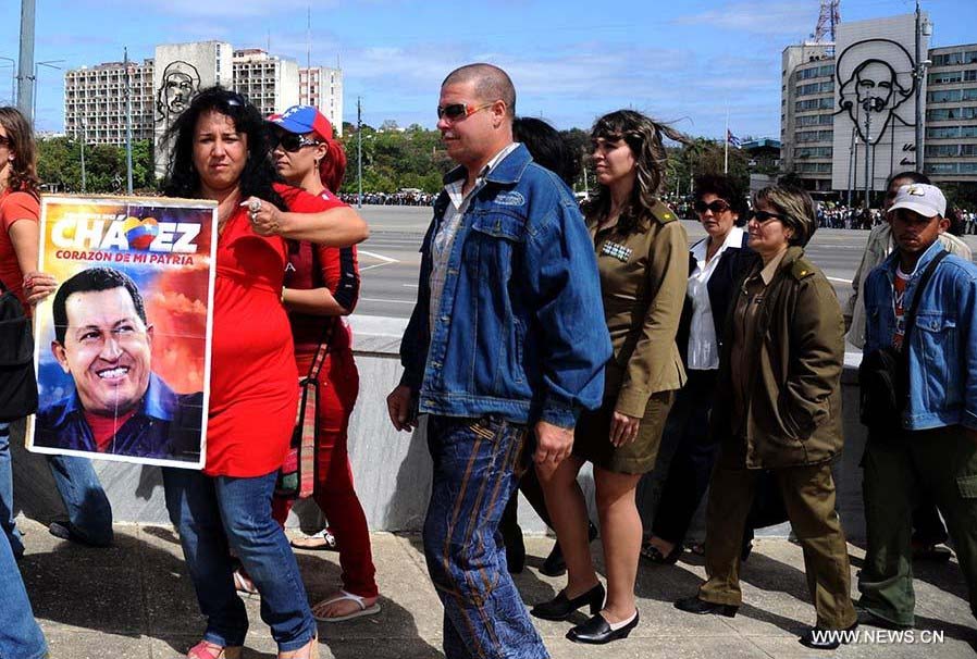 CRONICA: Cubanos despiden a Chávez con un "hasta siempre", como al Che Guevara
