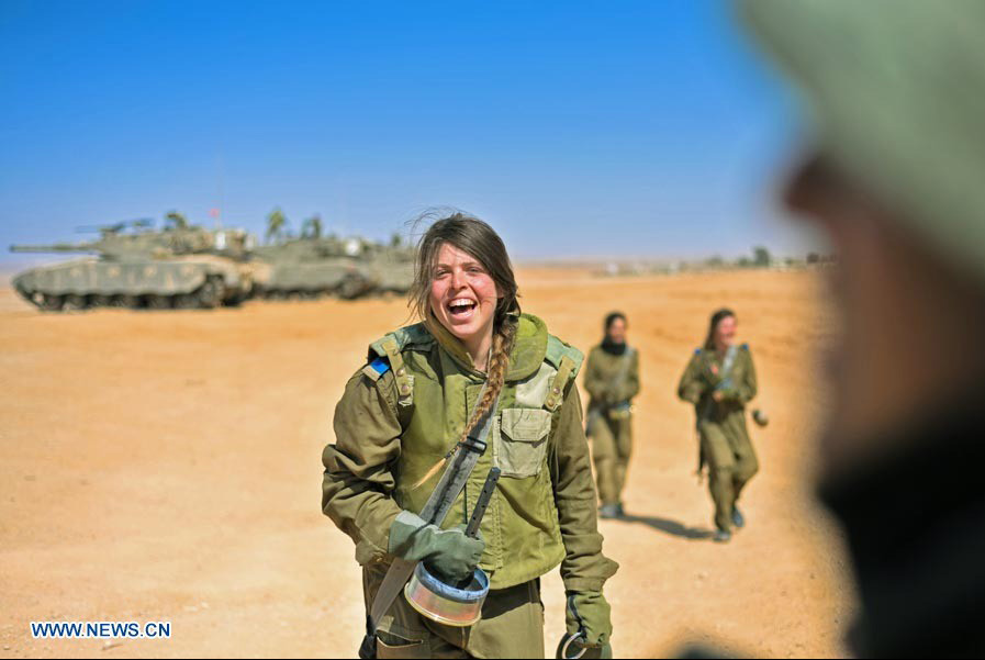 Mujeres soldados de unidad Shiryon de IDF participan en entrenamiento de tiro