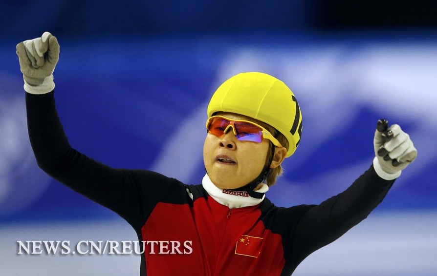 Wang Meng de China se corona como campeona absoluta en mundial de patinaje de velocidad
