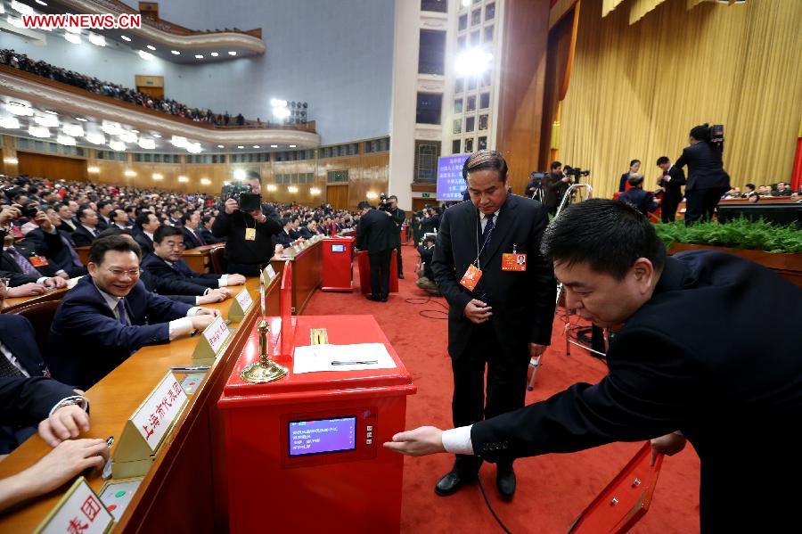 Máxima legislatura china celebra reunión plenaria para elecciones (4)