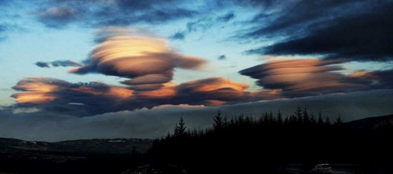 Nubes con forma de OVNI en Escocia 4