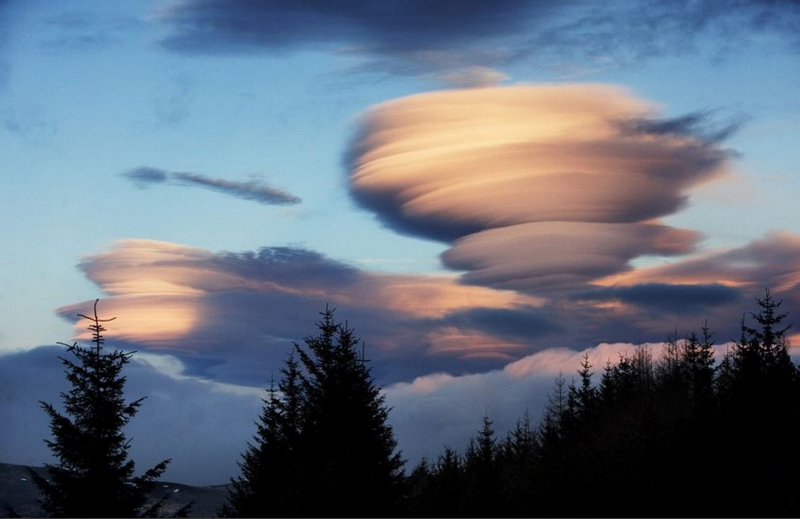 Nubes con forma de OVNI en Escocia