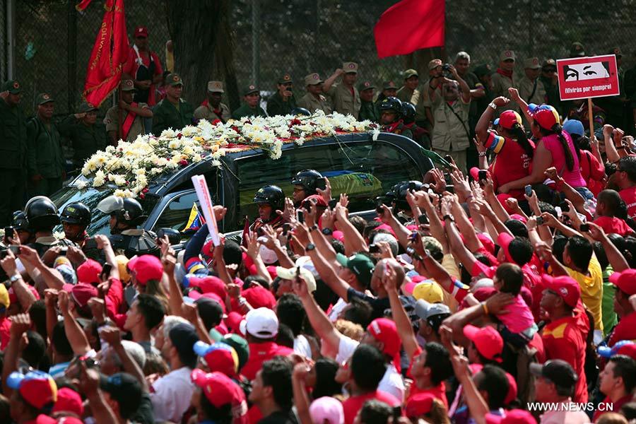 Restos de Hugo Chávez llegan al Cuartel de la Montaña