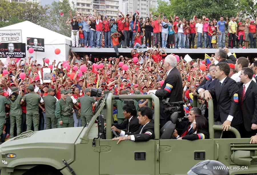 Restos de Hugo Chávez llegan al Cuartel de la Montaña (3)