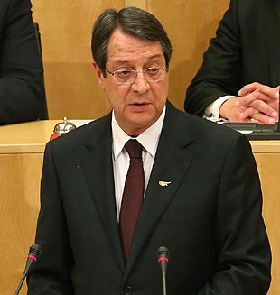 Presidente de Chipre pide a legisladores aprobar ley de impuesto a depósitos bancarios
