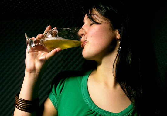 El alcohol alimenta el cerebro, según estudio estadounidense