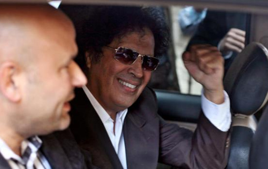 Detienen a primo de Gadafi en Egipto