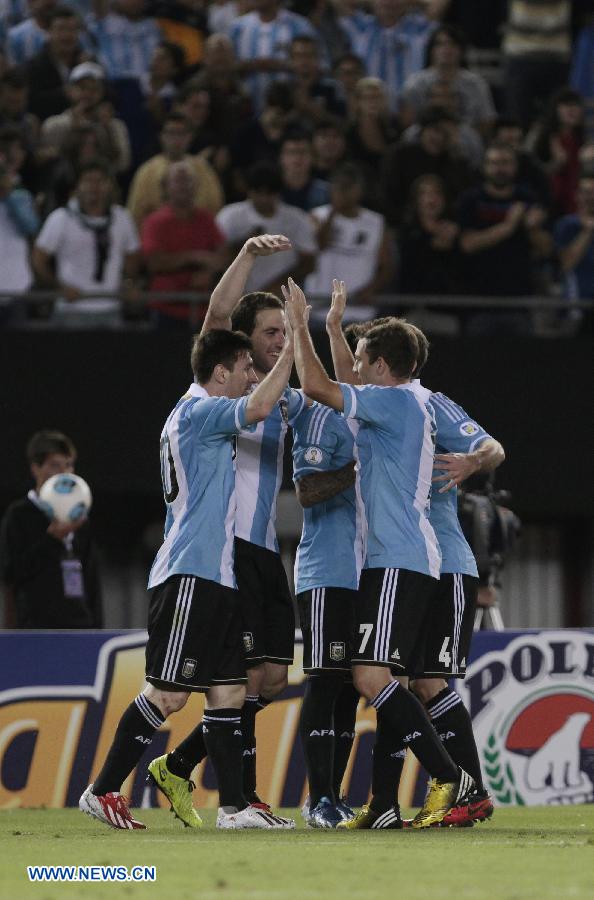 Fútbol: Golea Argentina 3-0 a Venezuela en nueva función de Messi 8