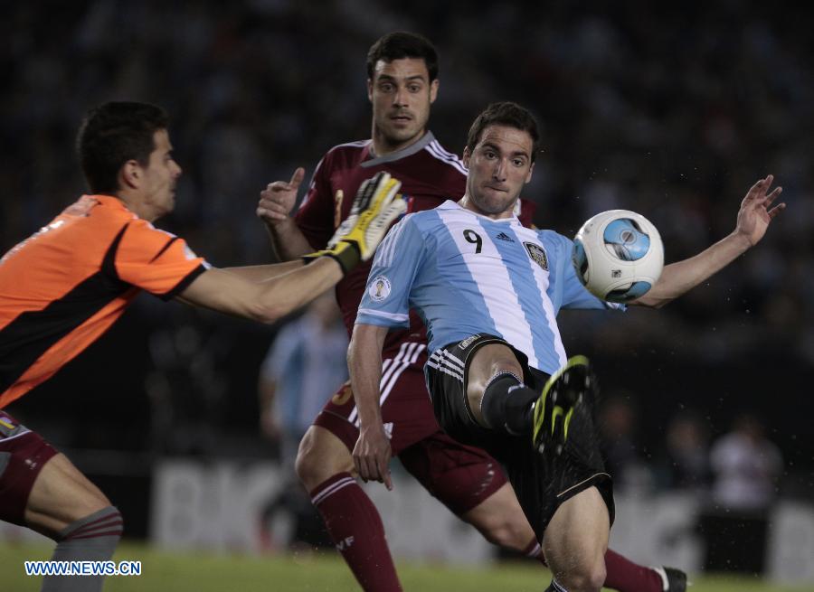 Fútbol: Golea Argentina 3-0 a Venezuela en nueva función de Messi 6