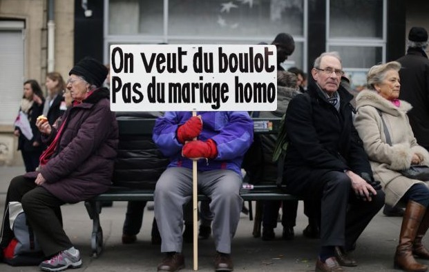 Opositores de matrimonio gay inundan calles de París
