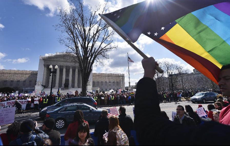 Defensores y opositores del matrimonio gay discuten en Washington