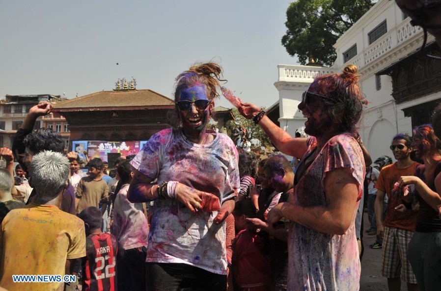 Se celebra el festival Holi en Nepal