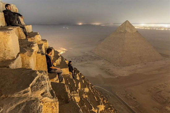 Tres rusos suben a la pirámide de Keops y toman fotos espectaculares
