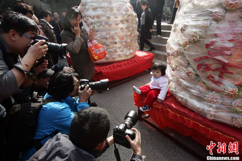 Exhiben panes chinos gigantes de 1,2 toneladas en Taiyuan  5