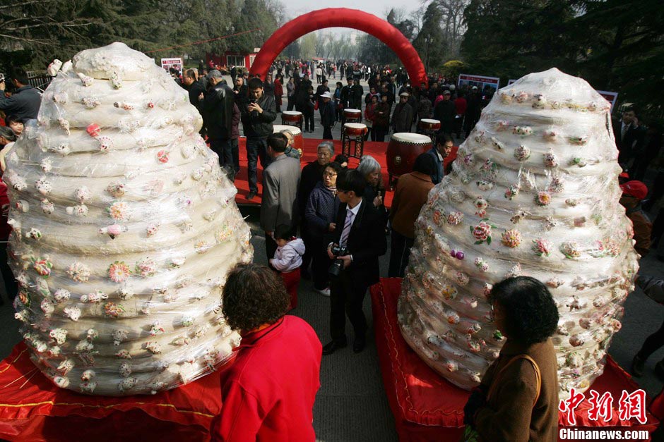 Exhiben panes chinos gigantes de 1,2 toneladas en Taiyuan 