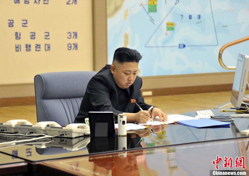 Kim Jong-un ordena alerta máxima y apuntar a objetivos estadounidenses