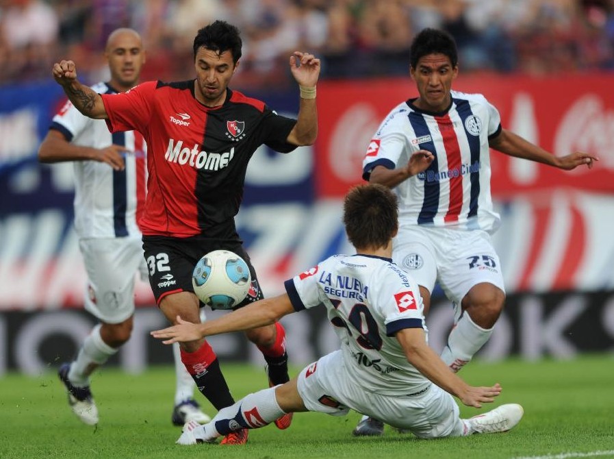 Fútbol: Newell's alcanza al Lanús en liderato de torneo argentino