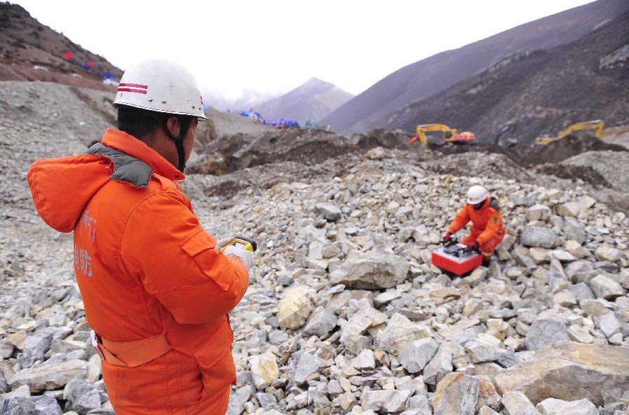 Recuperan 17 cuerpos de sitio de desprendimiento de tierra en Tíbet, China