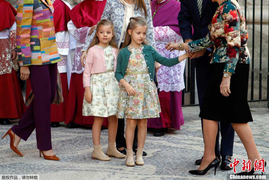 Familia Real de España asiste a misa de Pascua en Palma 3