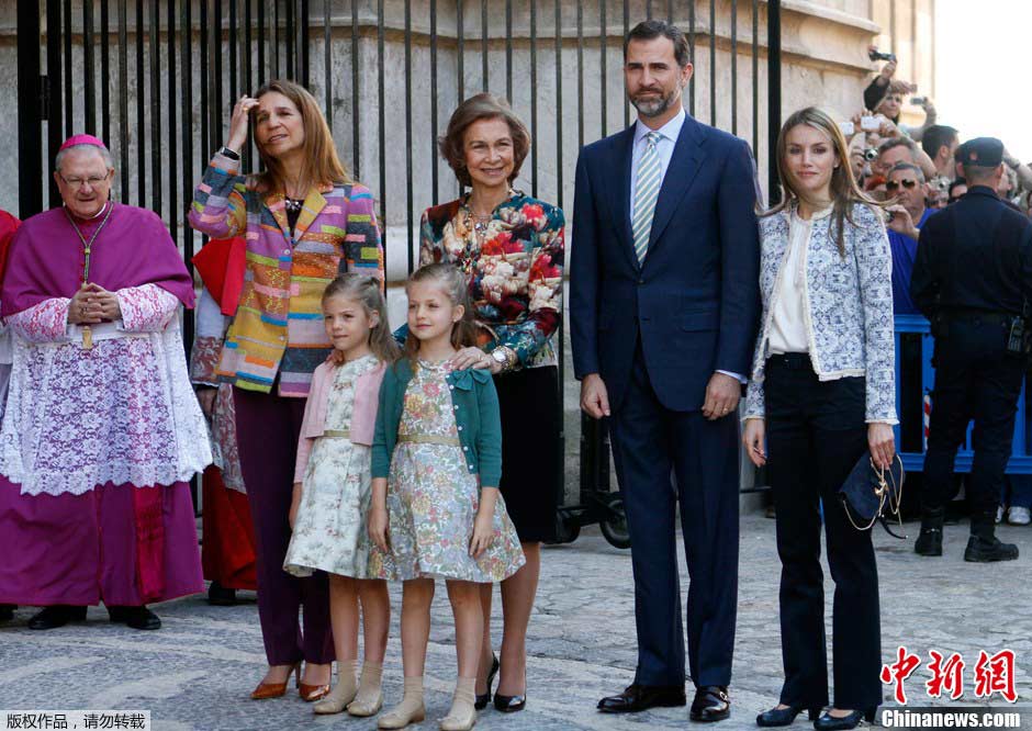 Familia Real de España asiste a misa de Pascua en Palma 2