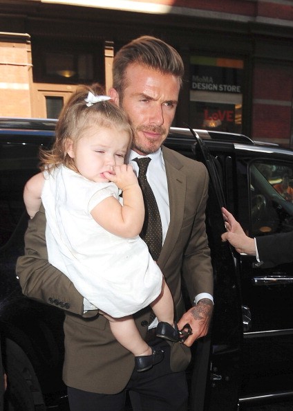 Graciosos momentos de  la hija de Victoria y David Beckham (19)